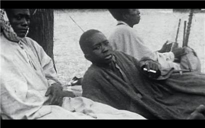 Une image du village africain de la „Schueberfouer“ en 1929, extraite du documentaire „Schwaarze Mann – Un Noir parmi nous“
