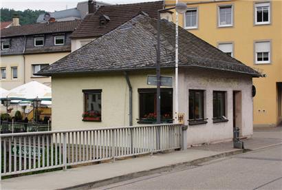 Unehrliche haben den Aufruhr in dem rund 1.700-Seelen-Dörfchen Bollendorf ausgenutzt
