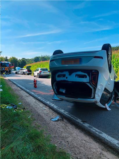 Unfall auf dem CR116: Autofahrerin kommt von der Straße ab und kollidiert mit zwei weiteren Fahrzeugen

