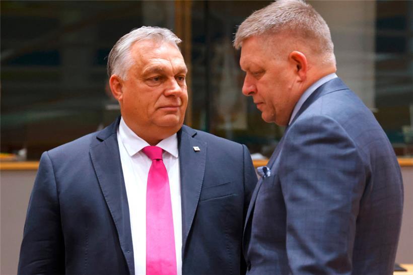 Ungarns Regierungschef Viktor Orban (l.) bekommt mit Robert Fico (r.) einen neuen Verbündeten in der EU
