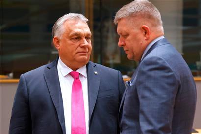 Ungarns Regierungschef Viktor Orban (l.) bekommt mit Robert Fico (r.) einen neuen Verbündeten in der EU
