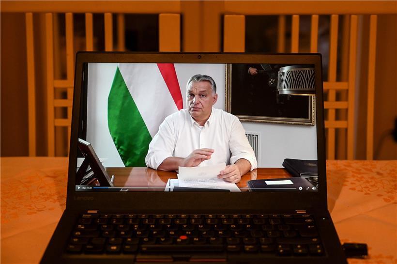 Ungarns Regierungschef Viktor Orban und sein polnischer Amtskollege Mateusz Morawiecki wollen auch dann noch weiterhin Geld von der EU erhalten, wenn sich ihre Regierungen nicht an europäische Grundwerte wie Rechtsstaatlichkeit und Demokratie halten
