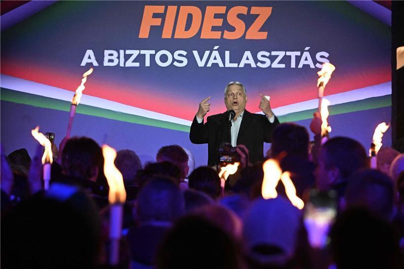 Premier Orban stemmt sich im Duell gegen Herausforderer Peter Magyar gegen die drohende Abwahl Viktor Orbán spricht bei Rede, nutzt Hass und Falschinformationen zur Beeinflussung ungarischer Wähler