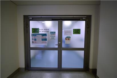 Unklare Zukunft: Eine Tür der Klinik Bohler der HRS auf dem Kirchberg im November vergangenen Jahres 
