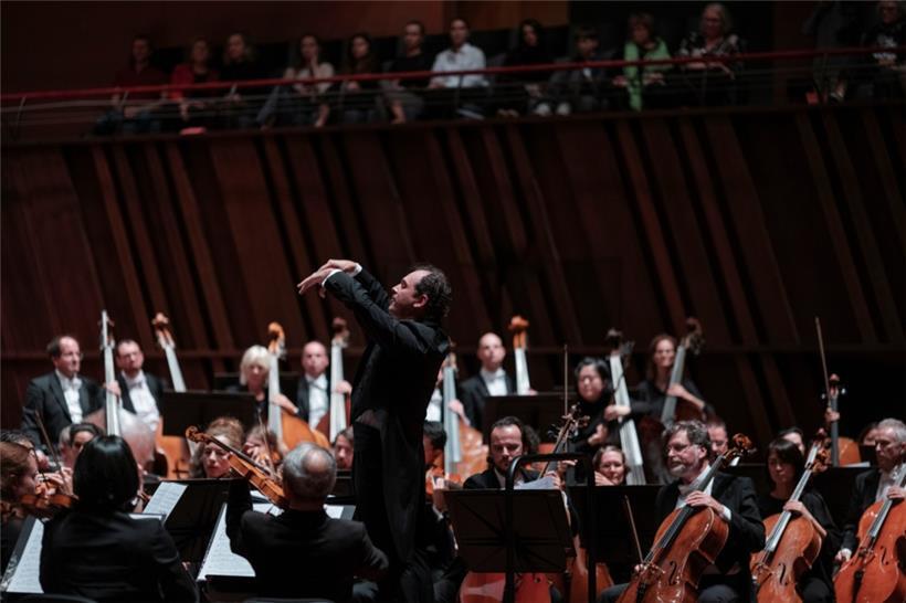 Unkonventionell: Tugan Sokhiev überraschte mit seiner Interpretation von Mahlers 1. Symphonie – ein erneuter Beweis, warum viele ihn gerne als Nachfolger von Gustavo Gimeno sehen würden
