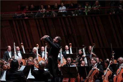 Unkonventionell: Tugan Sokhiev überraschte mit seiner Interpretation von Mahlers 1. Symphonie – ein erneuter Beweis, warum viele ihn gerne als Nachfolger von Gustavo Gimeno sehen würden
