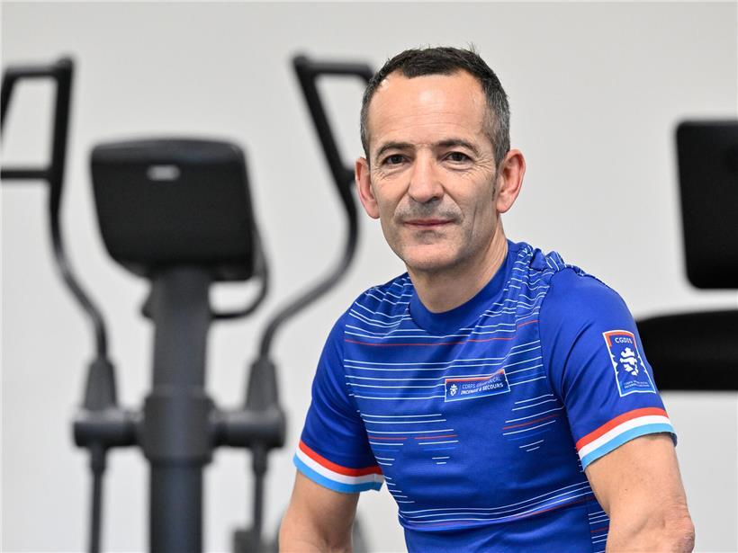 Trainer Paulo Gonçalves zeigt sonntägliches Trainingsprogramm für die kommende Woche im Fitness- und Sportcoaching.