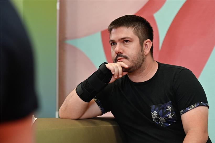 Unter anderem Laurent Boquet macht sich dafür stark, dass Trans*-Menschen für eine geschlechtsangleichende Operation kein psychiatrisches Gutachten mehr brauchen
