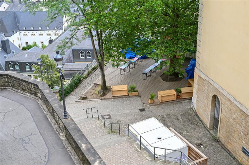 Unter anderem die Treppen der „Montée du Grund“ gilt es am 13. August zu meistern – mit beladenem Serviertablett
