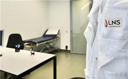 Unter anderem im „Laboratoire national de santé“ (LNS) in Düdelingen werden blaue Flecken, Wunden oder auch Spuren von Sperma dokumentiert
