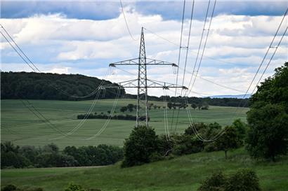Unter anderem in Zusammenhang mit dem Ausbau der erneuerbaren Energien kommen neue Herausforderungen auf das Stromnetz zu
