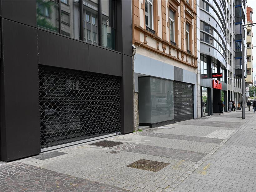 Leere Ladenlokale in der Avenue de la Gare im Bahnhofsviertel, Stadtbild mit ungenutzten Gewerbeflächen