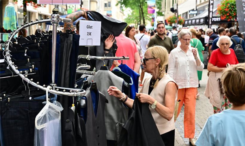 Unter anderem in der „Groussgaass“ wurden vergangene Kollektionen vergünstigt an...