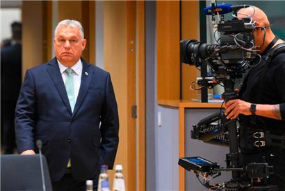 Unter anderem mit Geldern aus dem Verkauf von russischem Gas unterstützt Viktor Orban seine Gesinnungsgenossen quer durch Europa 
