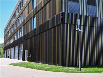 Überwachungskameras am Schulcampus der EIDE zur Sicherheit und Kontrolle des Geländes