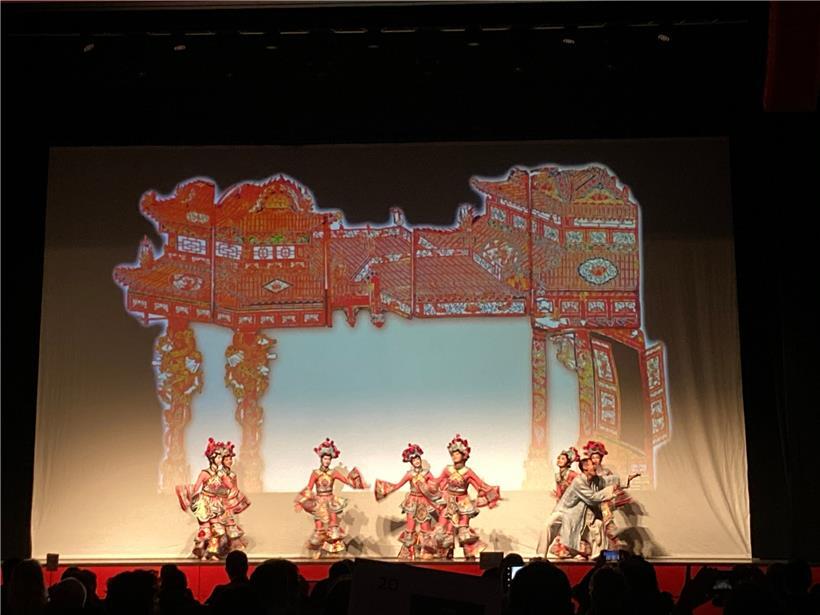 Unter anderem sorgte die „Chengdu School of Arts and Culture“, die eigens aus China angereist war, für einen unterhaltsamen Abend im Casino 2000
