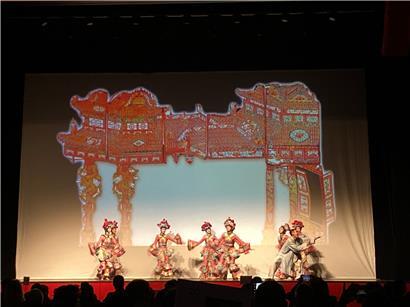Unter anderem sorgte die „Chengdu School of Arts and Culture“, die eigens aus China angereist war, für einen unterhaltsamen Abend im Casino 2000
