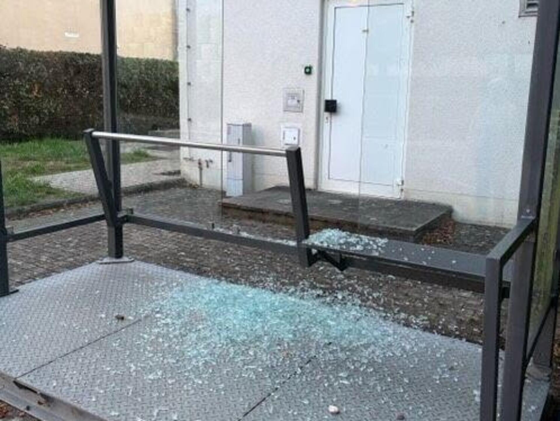 „Das Maß ist voll“ – Unbekannte beschädigen mehrere Glasscheiben in ...