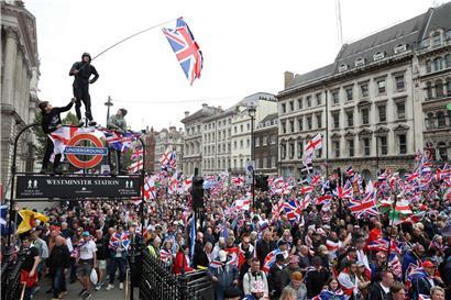 Zwei Großkundgebungen mit starken Sicherheitsvorkehrungen in London am Samstag bei Protesten und Demonstrationen