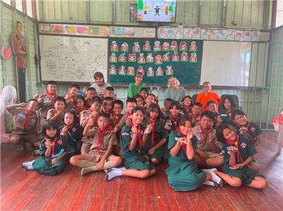 Unterricht mit thailändischen Kindern
