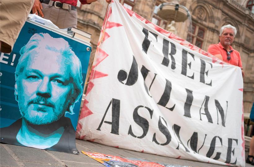 Unterstützungskundgebung für den WikiLeaks-Gründer Julian Assange am Mittwoch in Wien. Weltweit verlangen Verteidiger der Pressefreiheit, dass Assange nicht an die USA ausgeliefert wird.
