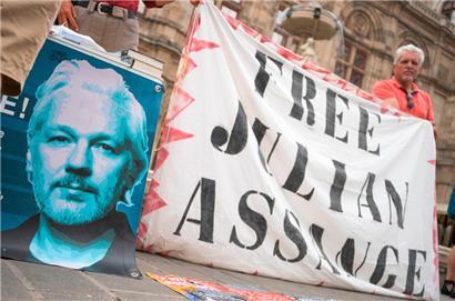 Unterstützungskundgebung für den WikiLeaks-Gründer Julian Assange am Mittwoch in Wien. Weltweit verlangen Verteidiger der Pressefreiheit, dass Assange nicht an die USA ausgeliefert wird.
