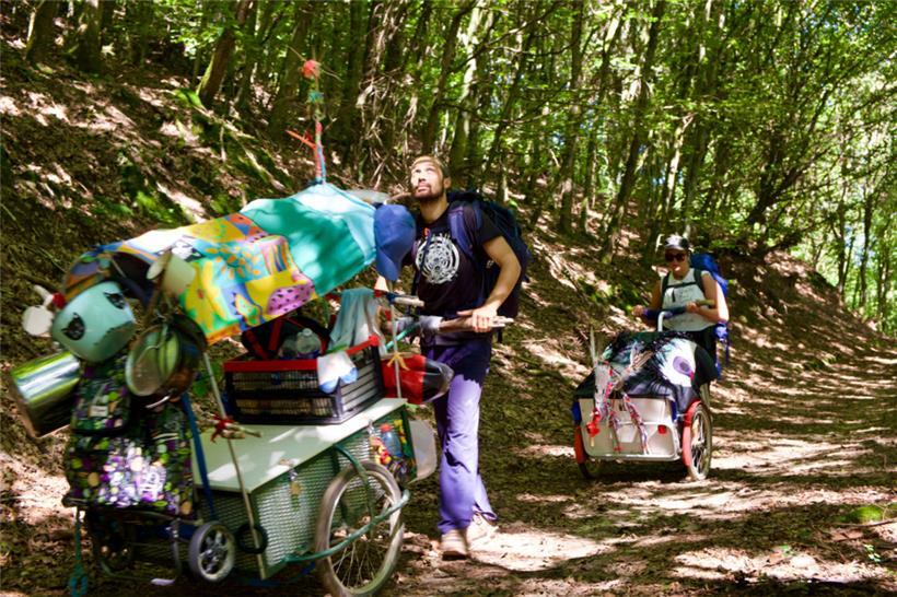 Unterwegs mit „La Capsule“: Kim El Ouardi und Nora Wagner
