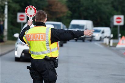 Urlauber aus Corona-Risikogebieten müssen sich ab diesem Samstag bei der Rückkehr nach Deutschland auf das Virus testen lassen – außer, sie haben schon ein frisches negatives Ergebnis dabei
