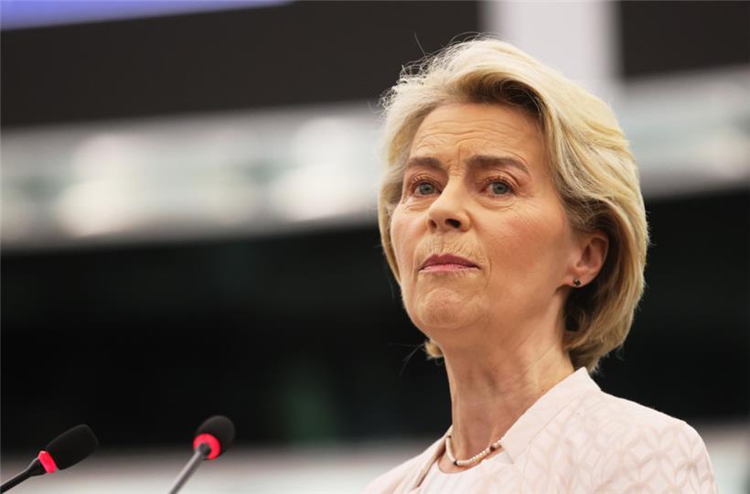 Ursula von der Leyen (CDU), amtierende Präsidentin der Europäischen Kommission, spricht während einer Plenarsitzung des Europäischen Parlaments
