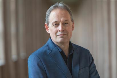 Uwe Neumahr nahm ein Gebäude als Ausgangspunkt für sein Buch
