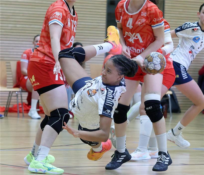 Valérie Gomes erzielt sechs Tore in der letzten Viertelstunde der ersten Halbzeit beim Fußballspiel