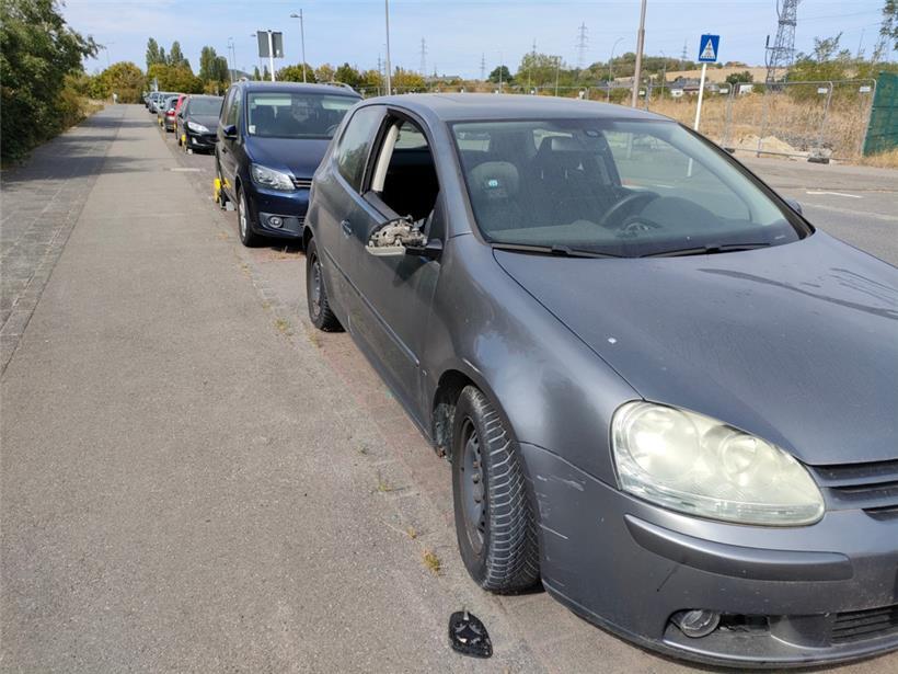 Vandalisiert und als Ersatzteillager missbraucht: Dieser VW stand Ende August mi...