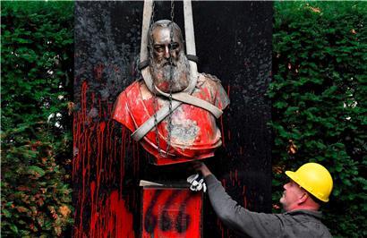 Vandalismus an der Statue von König Leopold II. Auch Luxemburger spielten eine Rolle in dem grausam vom belgischen Herrscher regierten Land.

