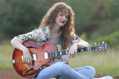 Veda Bartringer présente son nouveau album „Rise and Shine“ avec The String Machine