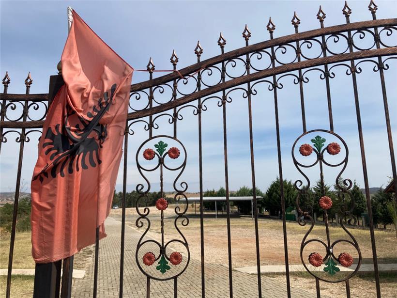 Verblassende Erinnerung an den vergessenen Krieg: Der UCK-Soldatenfriedhof in Aracinovo, Nordmazedonien
