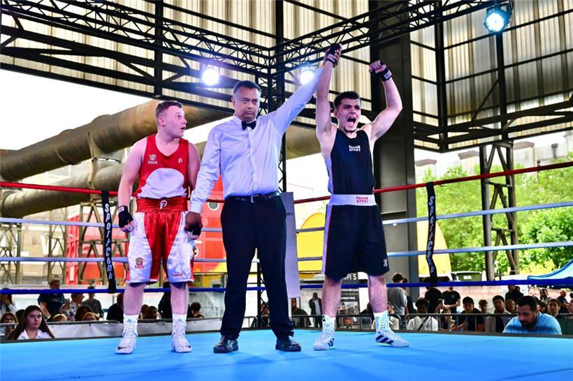 Verdutzter Blick: Asemi Olti (in Rot) traute der Entscheidung der Richter nicht wirklich
