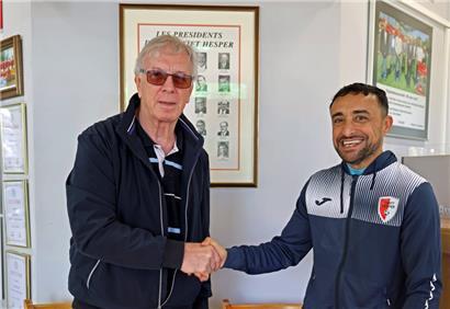 Vereinspräsident Fernand Laroche mit dem neuen Trainer Salem El Foukhari
