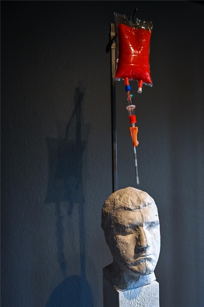 Vergänglichkeit: Die Zeit tröpfelt auf den Schädel. Eine Tortur und, wenn der „B...