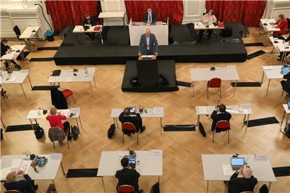 Vergangene Woche wurde hitzig in der Chamber diskutiert, nun scheint die Regierung auf die Abgeordneten zuzugehen
