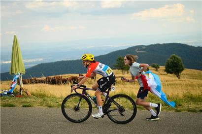 Vergangenes Jahr unterstützte Nina Berton (rechts) Christine Majerus bei der Tour, nun bestreiten sie das Rennen gemeinsam
