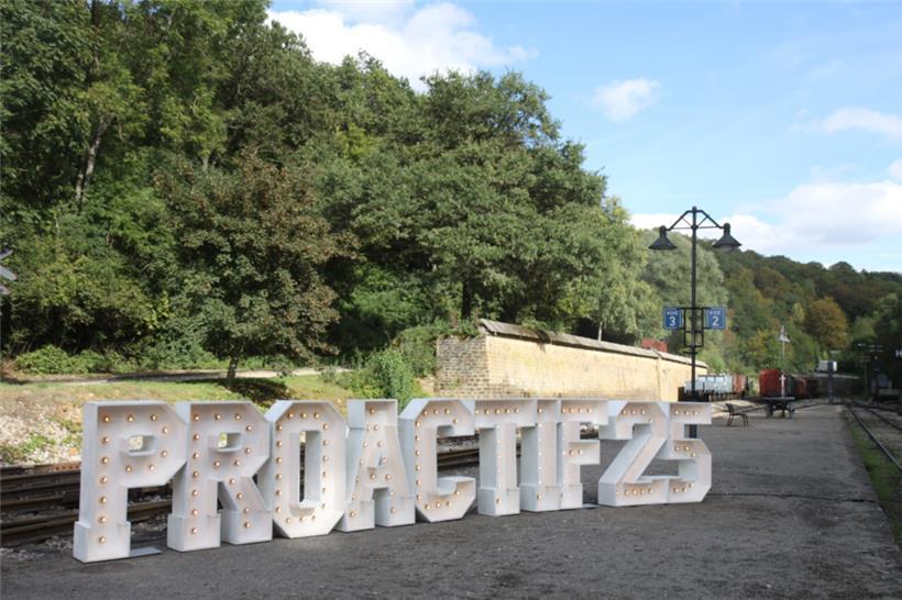 Vergangenheit und Gegenwart treffen im Minett-Park aufeinander – ein passender Ort für die Jubiläumsfeier von „ProActif“
