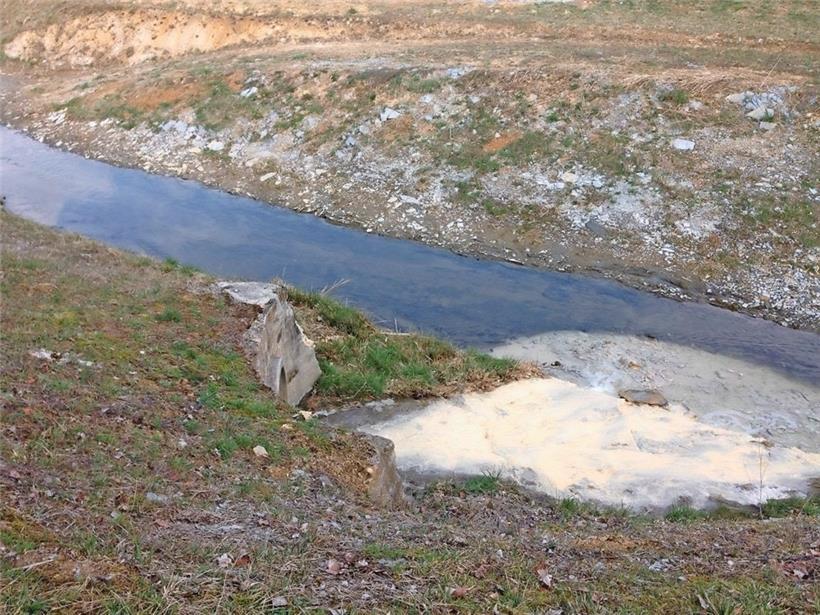 Verschmutzung im Kiemelbach
