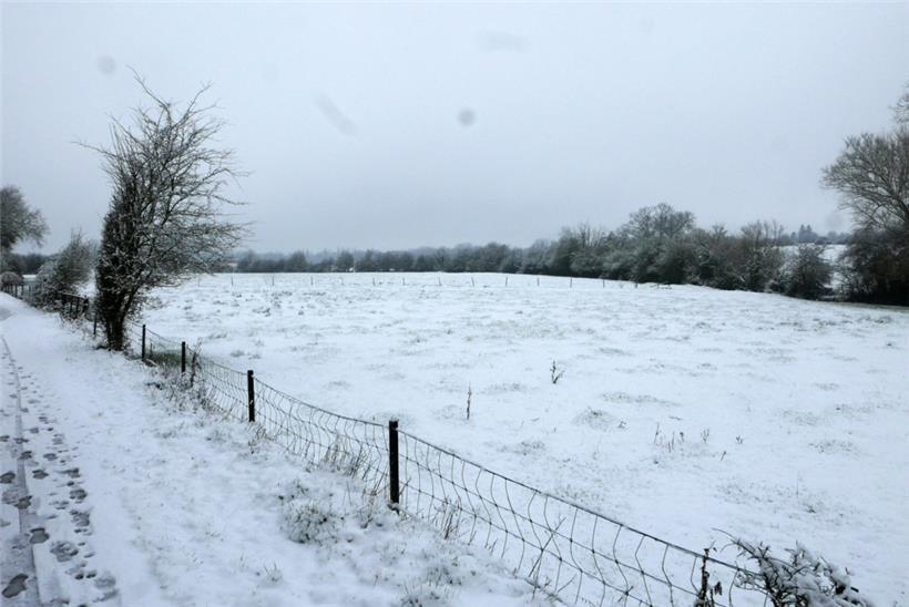 Verschneite Felder in Mamer