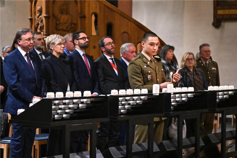 Vertreter aus Politik und Zivilgesellschaft gedenken mutiger Ermordeter bei Mahnveranstaltung für Zivilcourage