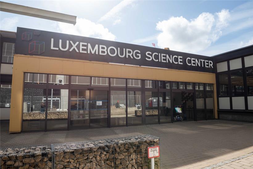 Vertreter des Bildungsministeriums und des Verwaltungsrats sind mit Zuversicht aus den Diskussionen am Montag gegangen. Am selben Tag fand im Science Center eine Hausdurchsuchung statt.
