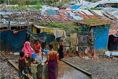 Vertriebene Angehörige der Rohingya-Minderheit leben im Flüchtlingslager Kutupalong nach wie vor unter unvorstellbaren Bedingungen
