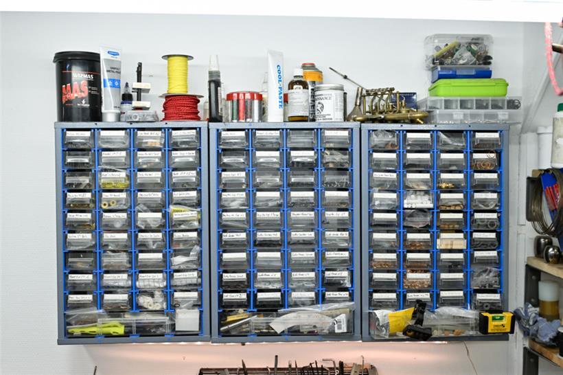 Vervloessem hat zig tausende Ersatzteile von unterschiedlichen Maßen und Marken zur Hand
