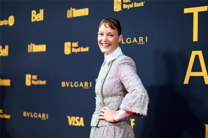  Vicky Krieps in Kanada auf dem roten Teppich der „TIFF Tribute Awards“ Spendengala während des Toronto International Film Festival
