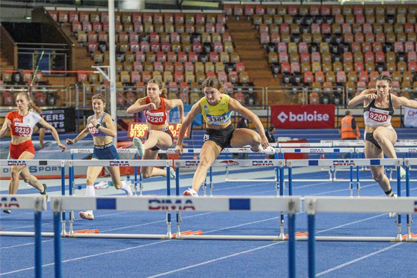 Victoria Rausch (in Gelb) konnte am letzten Wochenende ihren Landesrekord über 60 Meter Hürden verbessern
