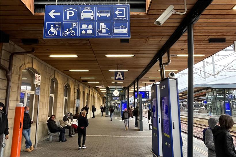 Videoüberwachung soll nicht nur der Aufklärung dienen, sondern vor allem auch der Abschreckung. Busse und Züge werden auch mit Kameras ausgestattet.
